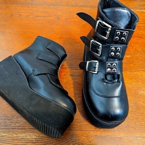 Size 7.5 platform shoes